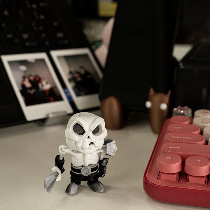 Knight Mare – Skellington Fidget Keychain